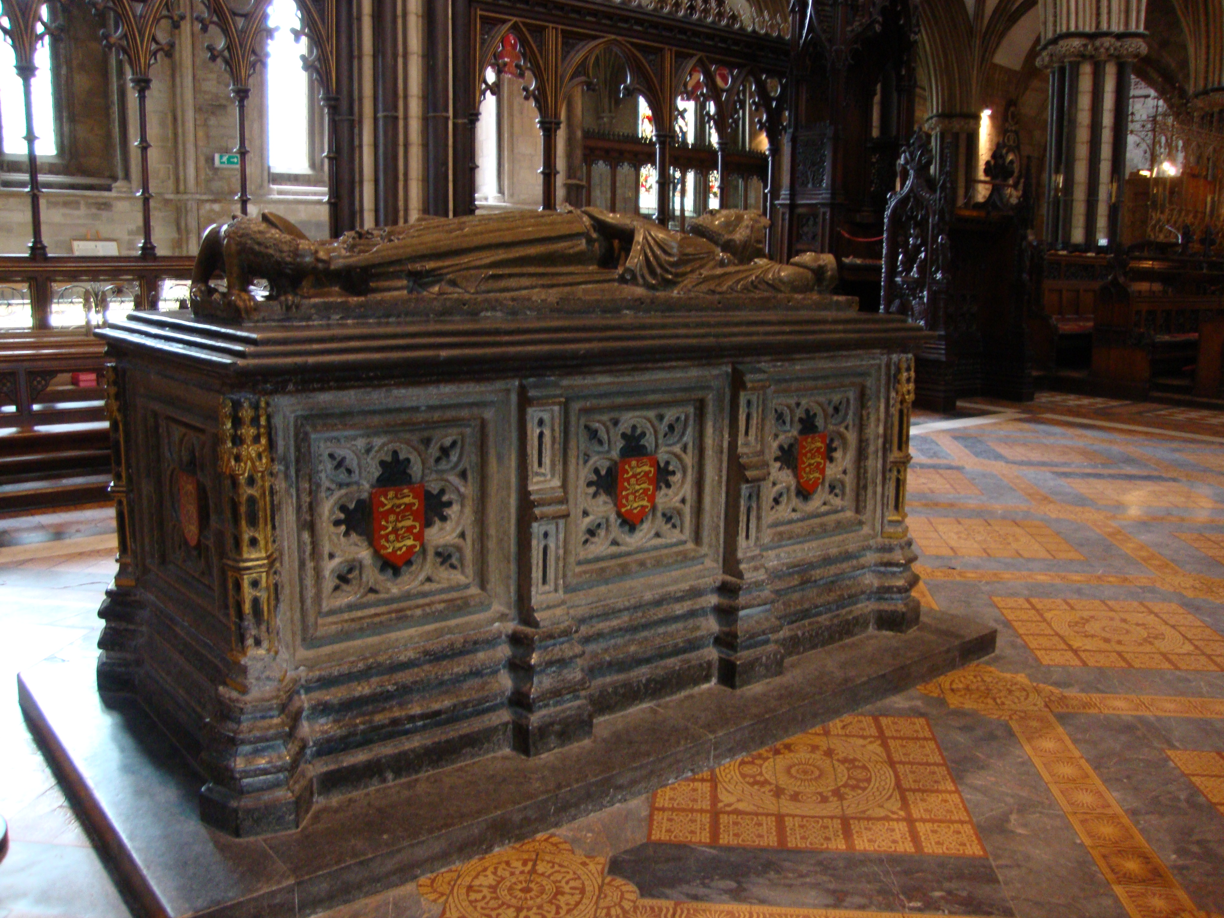 Где похоронены короли. Усыпальница короля Артура. Гробница короля Артура. Могила короля Артура.